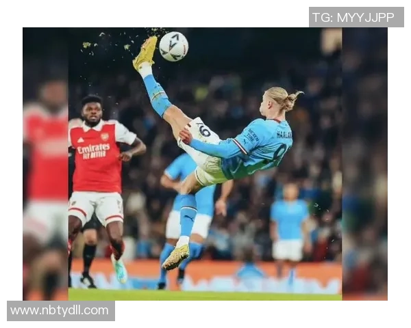 足球巨星缩小版：看不一样的足球明星魅力与拼搏精神